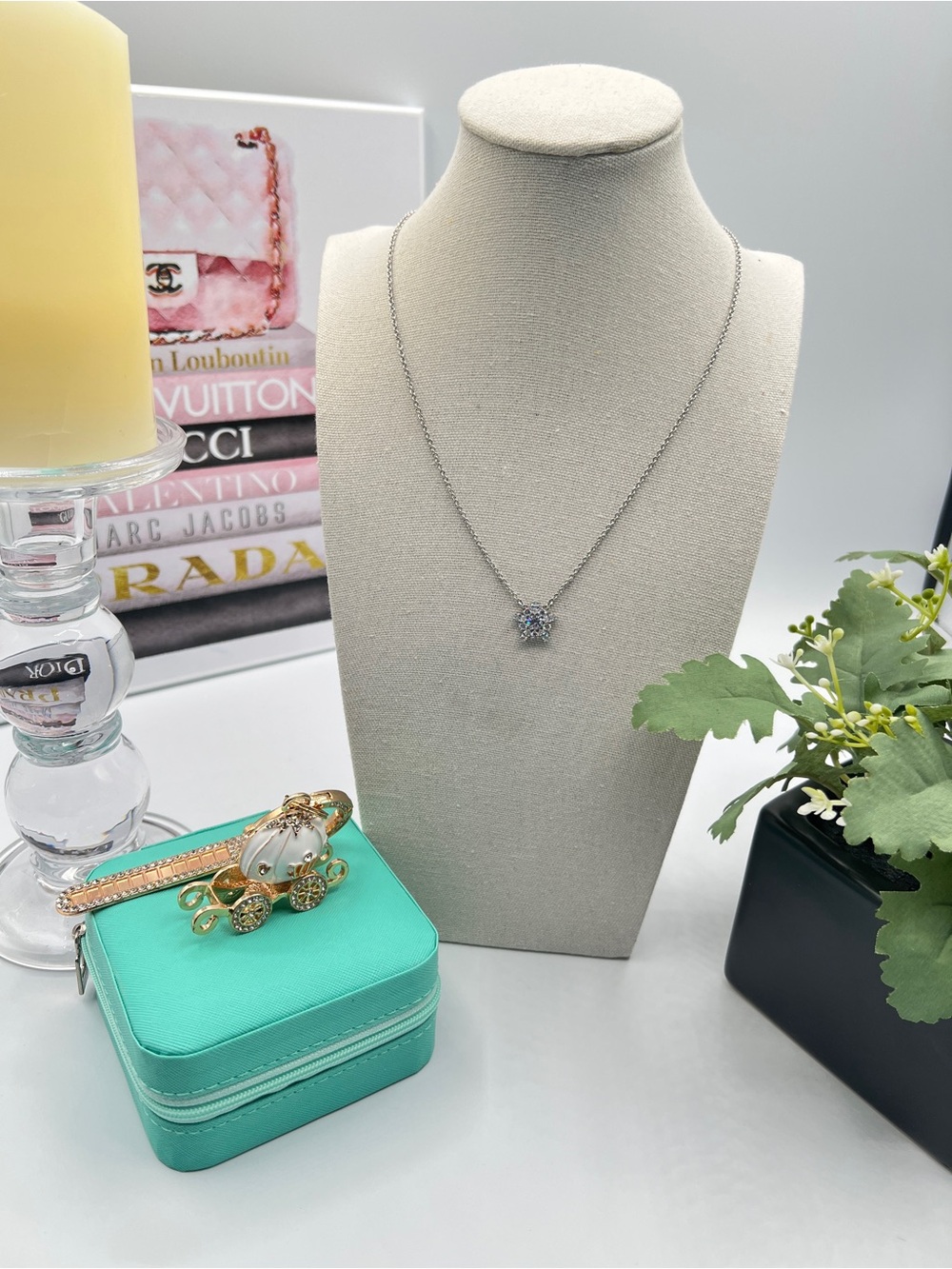 Marchesa NWT Silver Snowflake Necklace with Travel Case and Carriage Charm/Keych - Picture 3 of 5